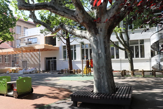 Cour d'&eacute;cole maternelle &agrave; Lyon - Ecole Maternelle publique Anatole France