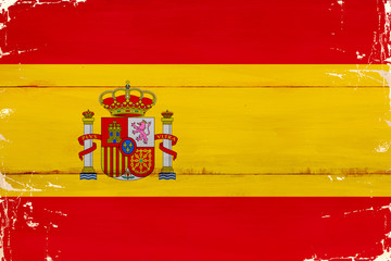 Flaga Hiszpanii malowana na starej desce.