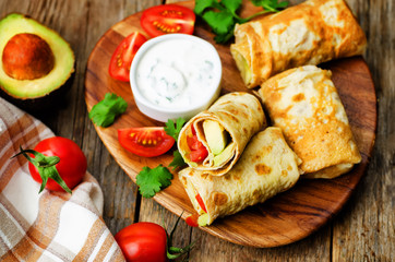 avocado tomato egg roll with cilantro sour dip