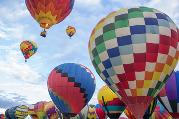 Fototapeta premium Hot air balloons ascend over Albuquerque, New Mexico, at the International Balloon Fiesta
