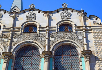 Fototapeta premium The buildings of the Russian Loan Treasury were built in 1916. The authors of the project were architects Vladimir Pokrovsky and Bogdan Nilus. Russia, Moscow, April 2019