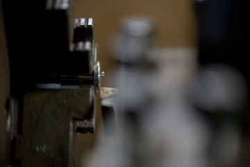 旋盤で部品加工