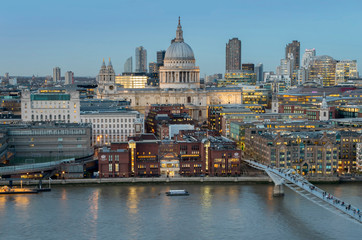 Fototapeta premium UK, England, London, St Pauls Millenium Br from Tate Switch