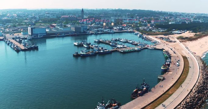 The drone flies over the coast in Władysławowo.