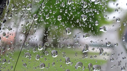 gotas de agua en cristales 