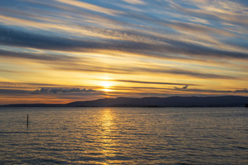 Obraz premium Arousa estuary at cloudy sunset