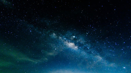 Melkwegstelsel met sterren en ruimte op de achtergrond van het heelal in thailand