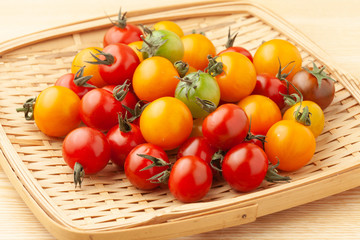 カラフルなミニトマト