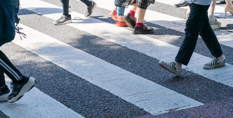 Fototapeta premium 歩く人々