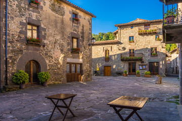 Fototapeta na wymiar Beautifl old town of Rupit (Catalonia, Spain)