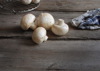 champignons on a wooden table