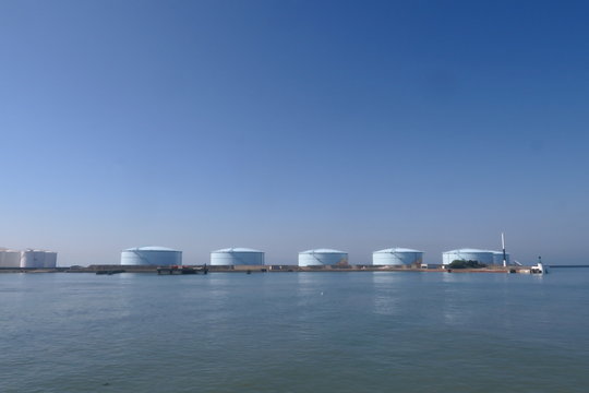 réservoir de pétrole. Port industriel