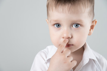 child has a runny nose with clear snot Horizontal