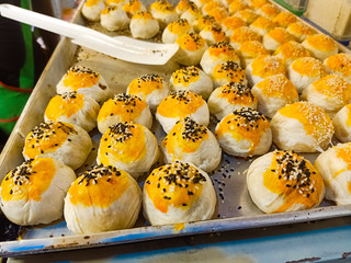 Thai sweets made with flour, sprinkled with sesame seeds1