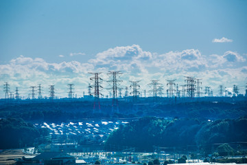 送電線　鉄塔の森