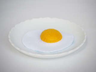 フェルト作品　目玉焼き