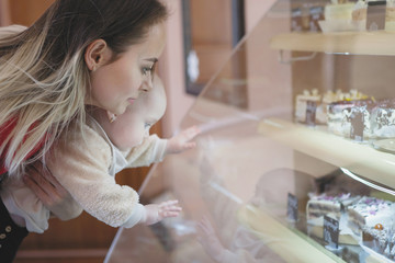 Young woman with a child in a cafe.