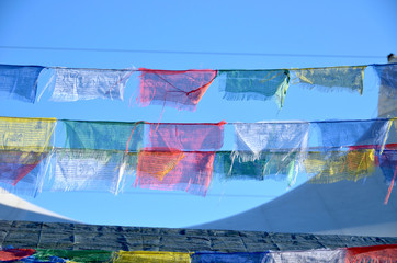 bunte nepalesische Flaggen