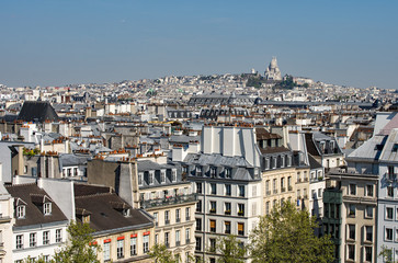 Fototapeta na wymiar Über den Dächern von Paris - Stadtpanorama Richtung sacré-cœur, Ausblick vom Centre Georges Pompidou