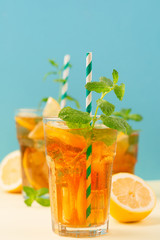 Iced tea with lemon slices, mint and ice