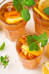 Iced tea with lemon slices, mint and ice