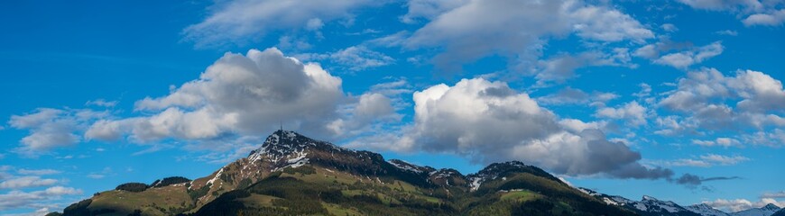 Kitzbühler Horn Panorama mit vielen Wolken