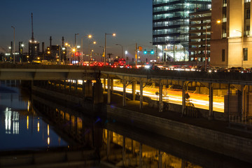 Fototapeta na wymiar A long exposure of evening traffic by the river in Philadelphia