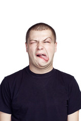 Fototapeta premium Portret młodego mężczyzny. Wyraz twarzy. Obrzydliwa twarz.