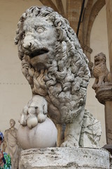 statue of lion in florence