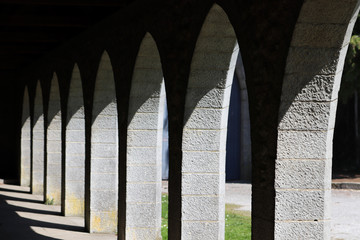 Les arcades de l'Abbaye de Maredsous