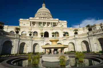 Obraz premium Capital Hill with fountain 