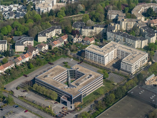 Fototapeta na wymiar vue aérienne d'immeubles à Marne-la-Vallée en banlieue de Paris