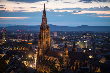 Obraz premium Stadtansicht Freiburg mit Münster, BW, Germany