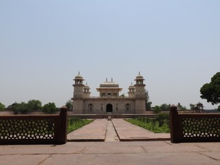 Fototapeta na wymiar Tomb of Itimad-ud-Daul, little Taj Mahal, Agra, India.