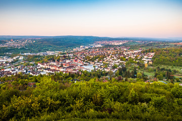 Fototapeta premium Blick auf Brötzingen (Pforzheim) in Mogenstimmung 