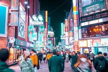 Fotobehang Tokyo, Japan - 22 februari 2019: Wazige mensen lopen in Shibuya Street, Japan © tonefotografia