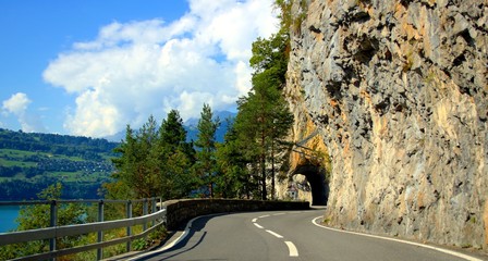 Spektakuläre Straße in den Bergen