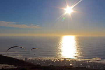 Fototapeta na wymiar Paraglider in the sunset over Cape Town
