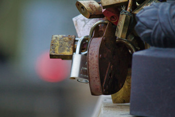 locks in neuf bridge