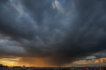 Obraz premium Moscow under the rain in April