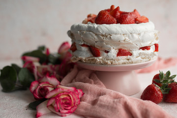 Obraz na płótnie Canvas Pavlova cake topped with strawberries.