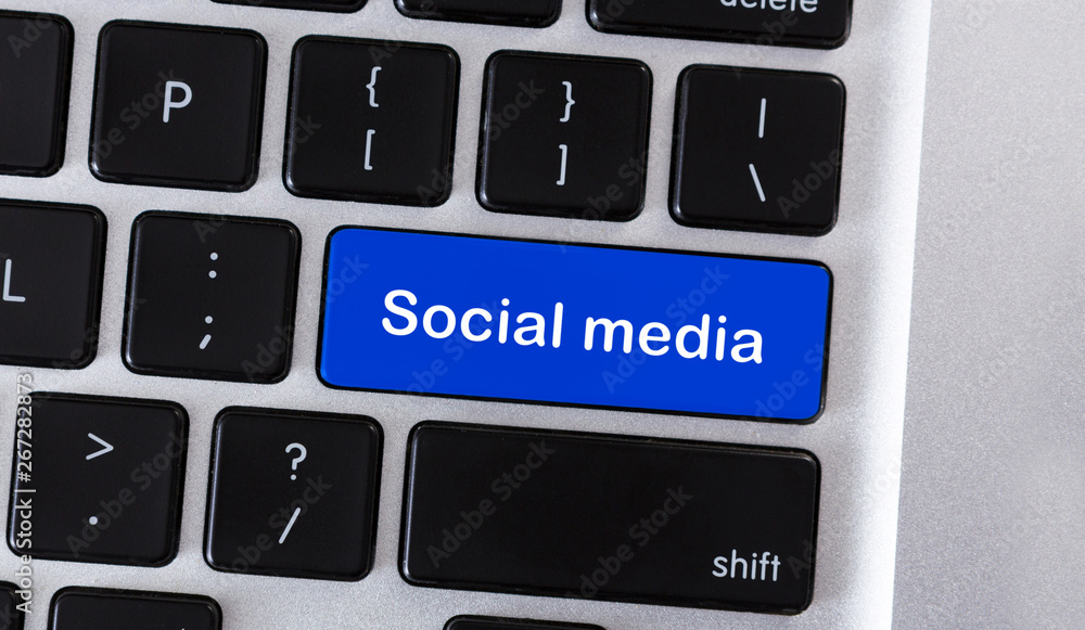 Poster Social Media blue button on computer keyboard