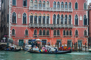 Fototapeta na wymiar Góndolas en el Canal Grande, Venecia, Capital de la región del Véneto, Italia, Mar Adriático, Mar Mediterráneo
