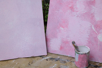 Painting the walls during the repair and the manufacture of photophones with their own hands....