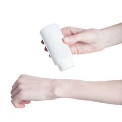 Master pours talc on client's hand.