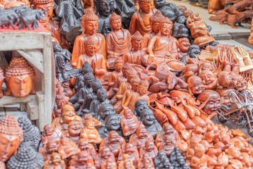 Buddhastatuen auf Markt in Ubud