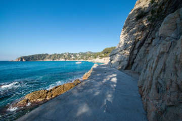 The creek llorell by the way of round, Tossa de mar