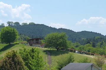 滑り台のある風景