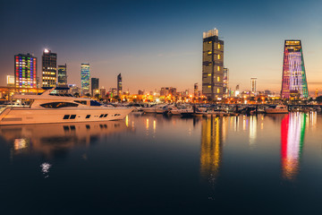 Obraz premium Skyline of Kuwait City at evening