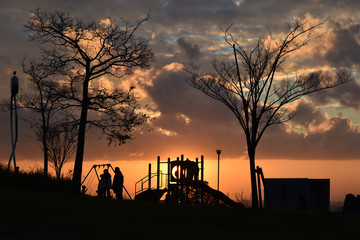 夕焼け　公園